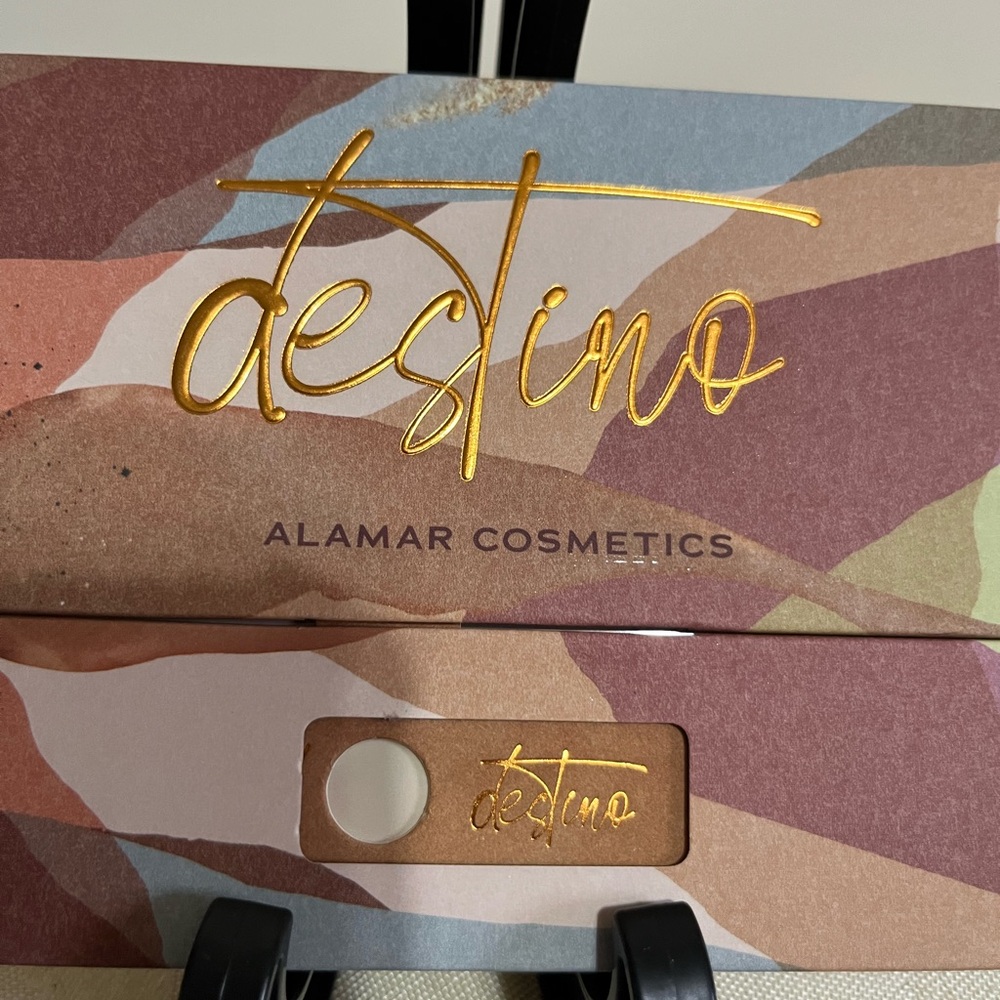 Alamar Cosmetics Destino Eyeshadow Palette
